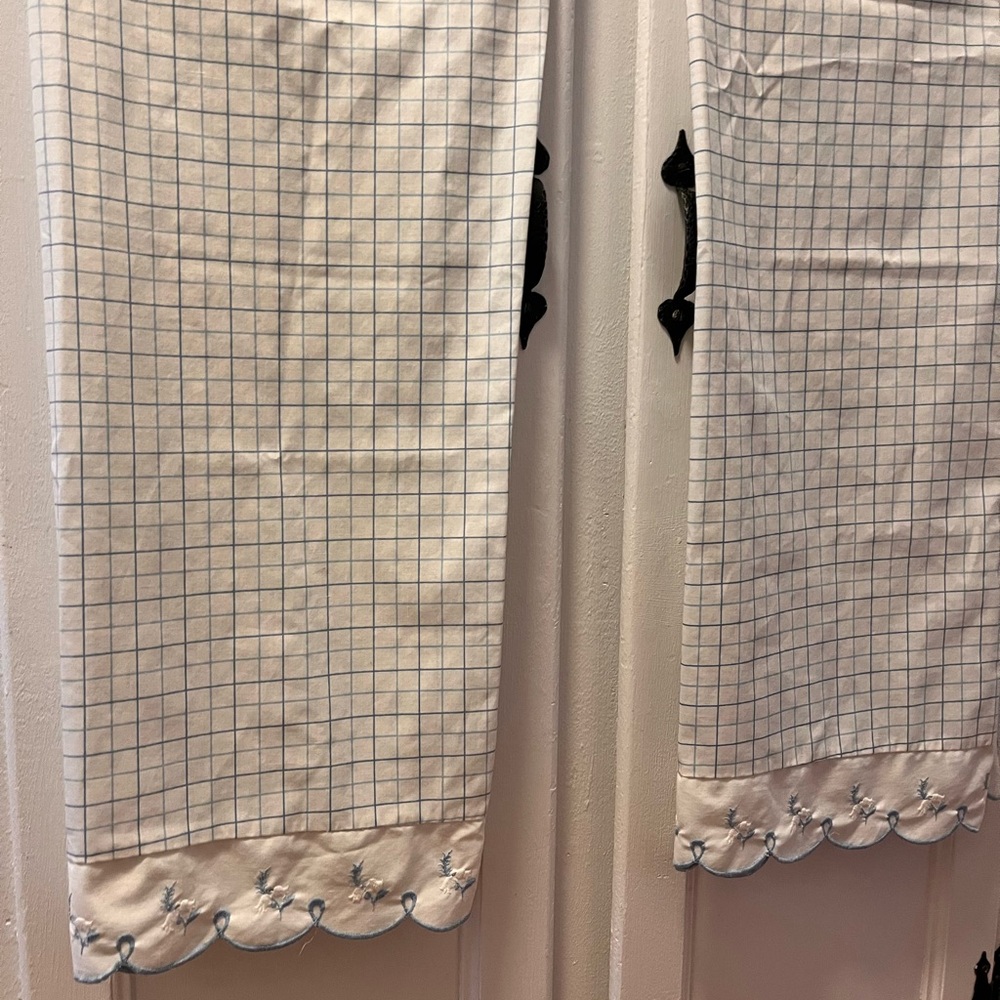 2 Vintage St Mary’s Percale Embroidered Pillowcases - Picture 6 of 15